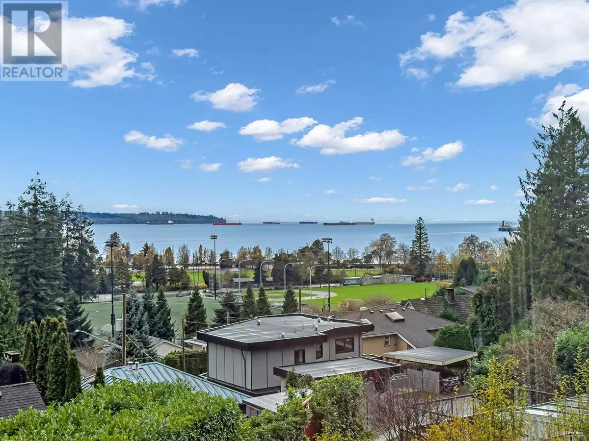 West Vancouver, BC V7T1M5,1010 KEITH ROAD