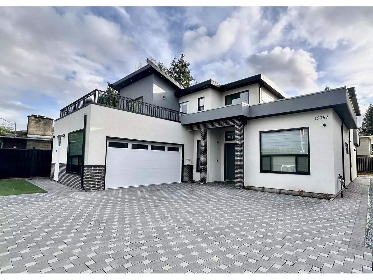 Surrey, BC V3V1W7,12352 96 AVENUE