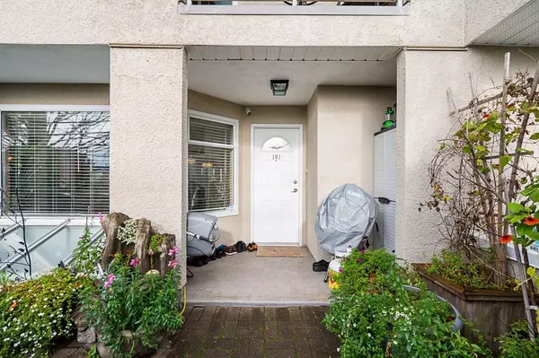 White Rock, BC V4B4B8,1225 MERKLIN #101