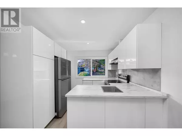 North Vancouver, BC V7L2A4,860 WHITCHURCH STREET