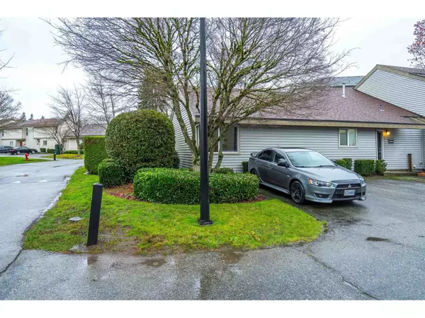 6084 W GREENSIDE DRIVE, Surrey, BC V3S5M8