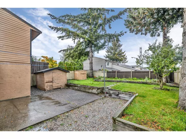 Surrey, BC V3W7W3,7602 125 STREET