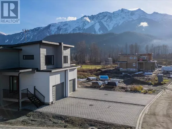 Pemberton, BC V0N2L1,1007 PHARE CRESCENT