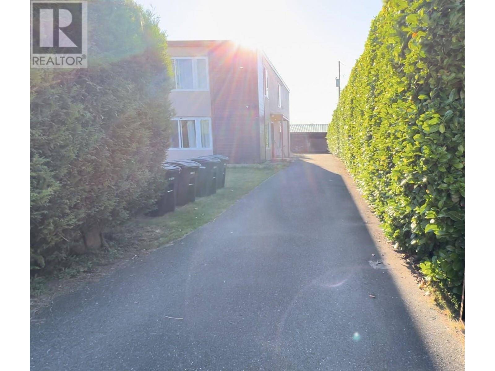 Burnaby, BC V5H2N6,5333 BARKER AVENUE