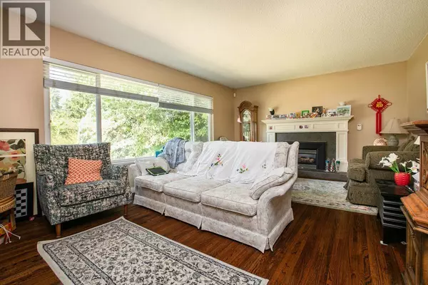 Delta, BC V4M3C9,1022 53A STREET