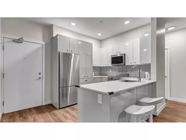 Surrey, BC V3R0G8,10838 WHALLEY #102