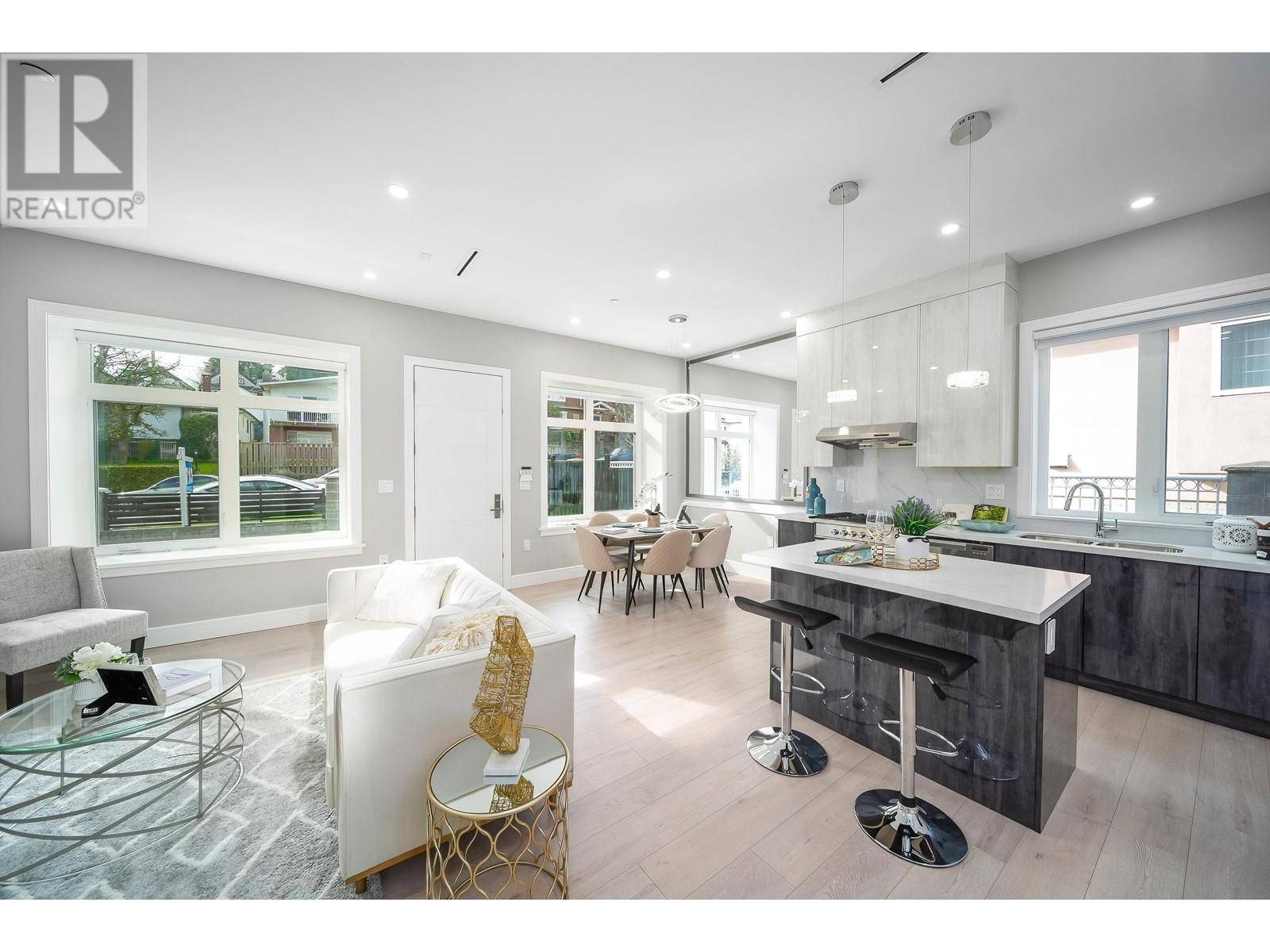 Vancouver, BC V5P2Y1,5352 LANARK STREET