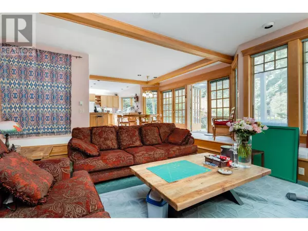 West Vancouver, BC V7V3W3,1295 SINCLAIR STREET