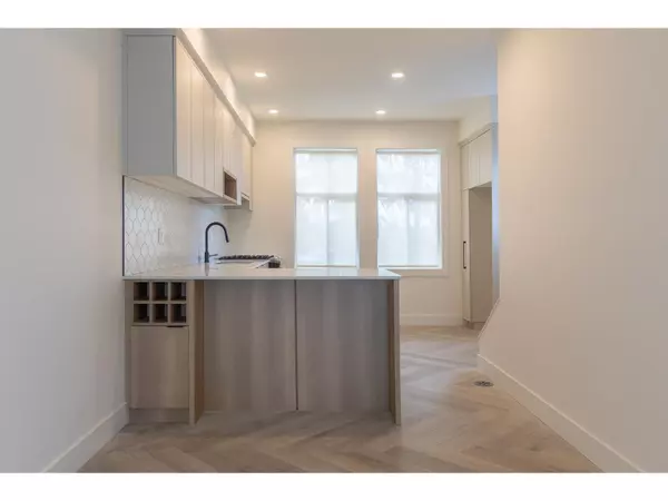 Surrey, BC V3Z1J5,2350 165 #157