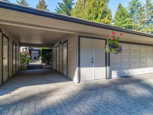 Surrey, BC V4P1J3,3746 NICO WYND DRIVE