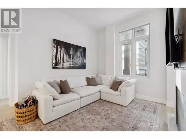 West Vancouver, BC V7X2B2,6693 NELSON AVE #203