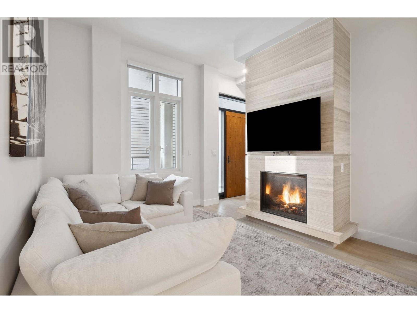 West Vancouver, BC V7X2B2,6693 NELSON AVE #203