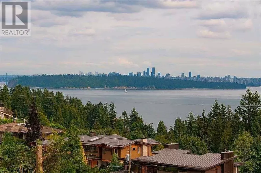 3365 CRAIGEND ROAD, West Vancouver, BC V7V3G1