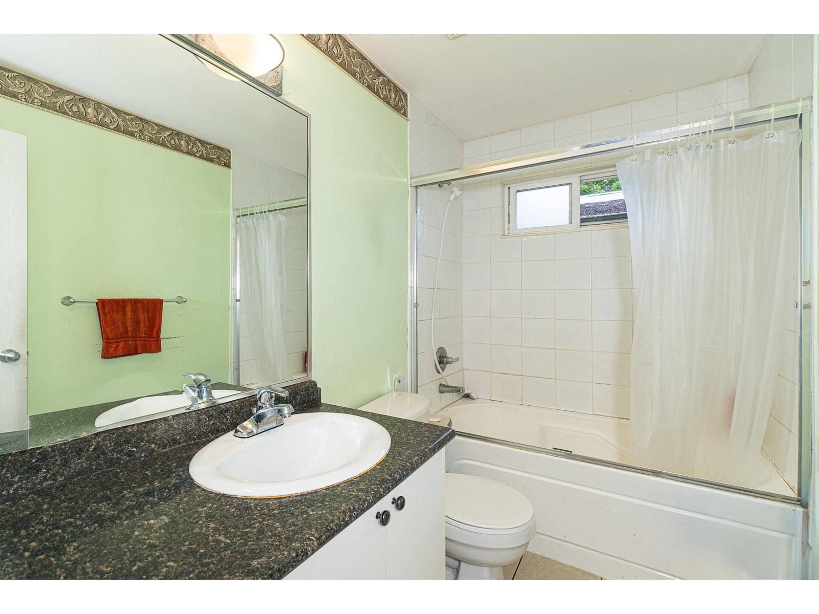 Surrey, BC V4N1G5,15688 88 AVENUE