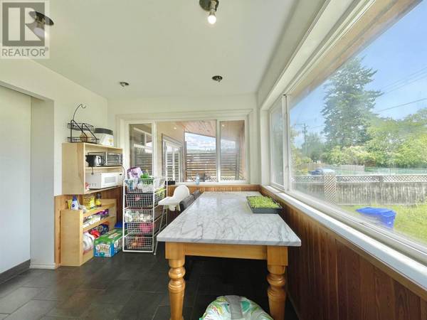 Sechelt, BC V0N3A0,5693 DOLPHIN STREET