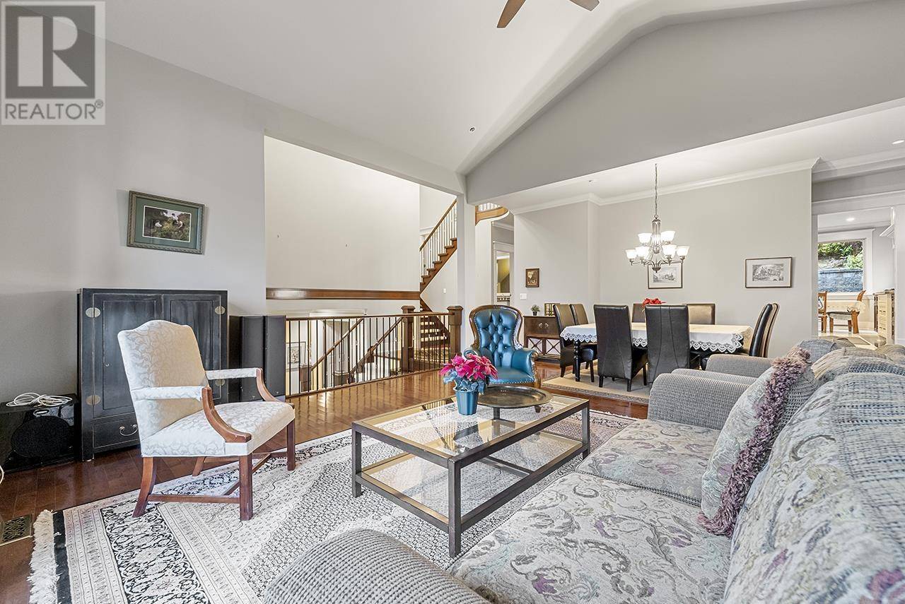 North Vancouver, BC V7G2S7,3420 ANNE MACDONALD WAY