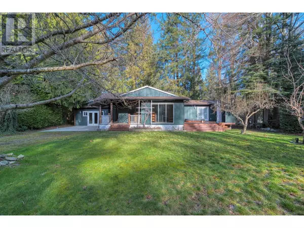 Halfmoon Bay, BC V7Z1A4,7858-7860 REDROOFFS ROAD