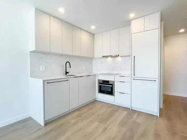 Surrey, BC V3T1N7,13685 102 AVE #2212