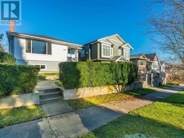 Vancouver, BC V5V2V5,447 E 30TH AVENUE