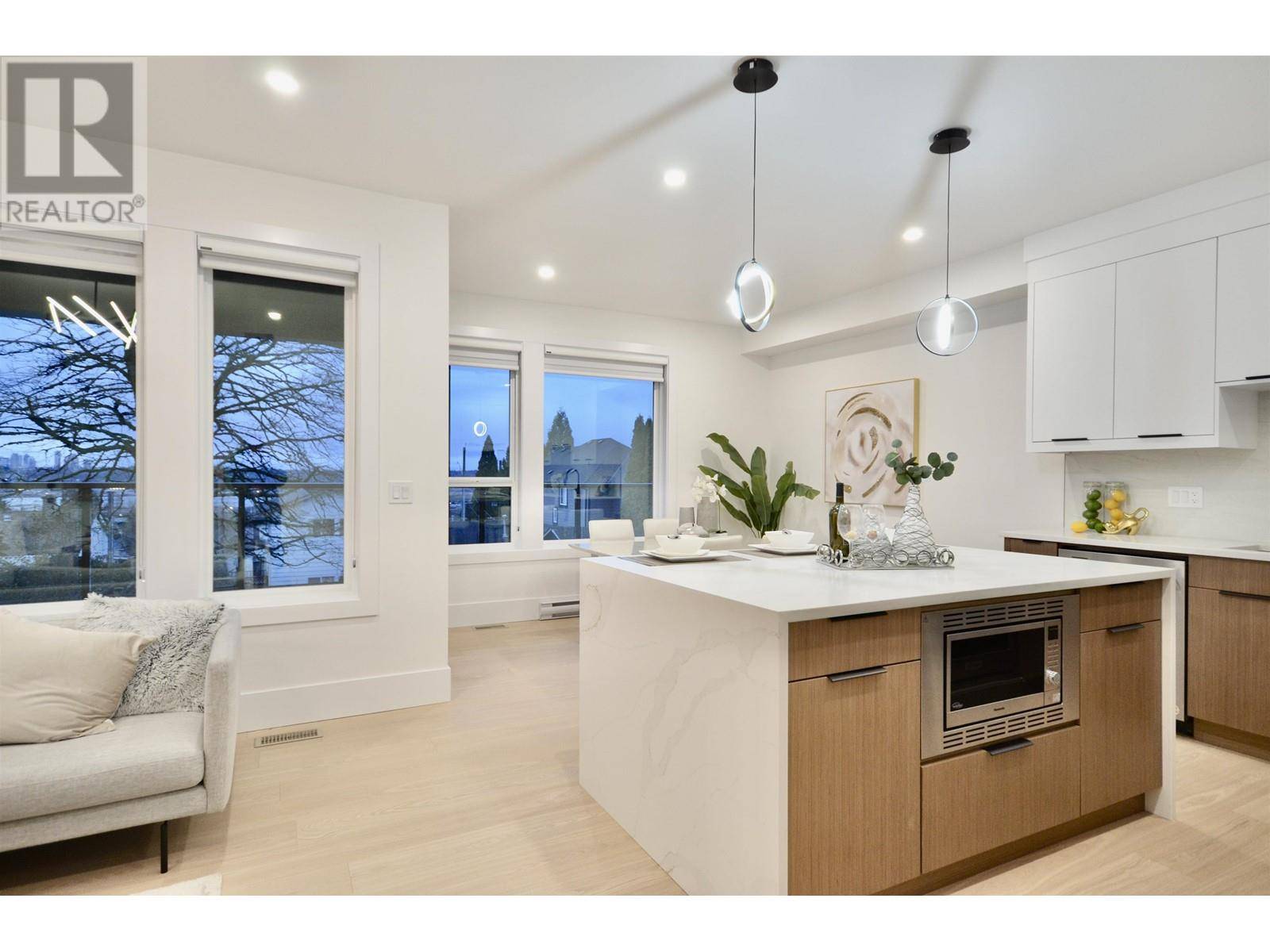 Coquitlam, BC V3K2N6,942 STEWART AVE #104