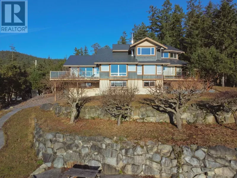 10339 SUNSHINE COAST HIGHWAY, Halfmoon Bay, BC V7Z1B7