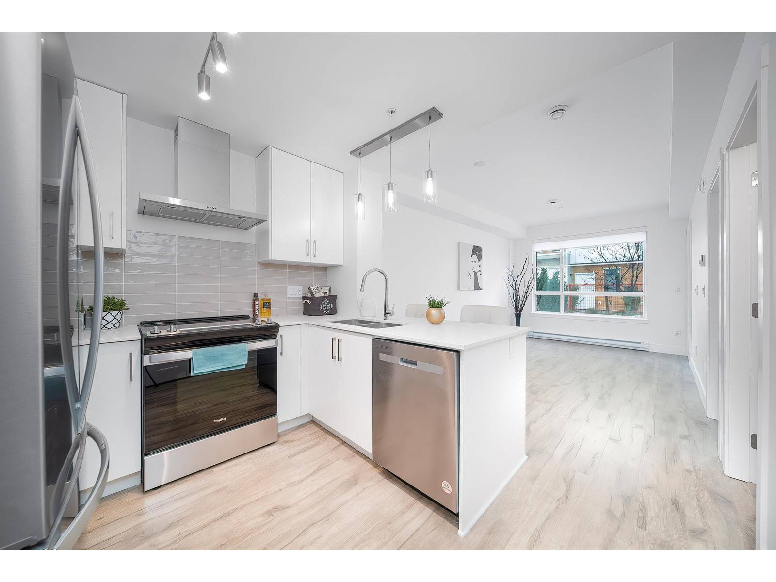 6338 KING GEORGE BLVD #113, Surrey, BC V3X1E9