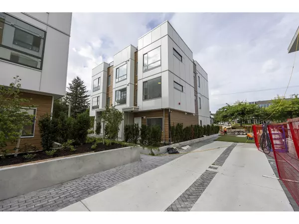 6338 KING GEORGE BLVD #113, Surrey, BC V3X1E9