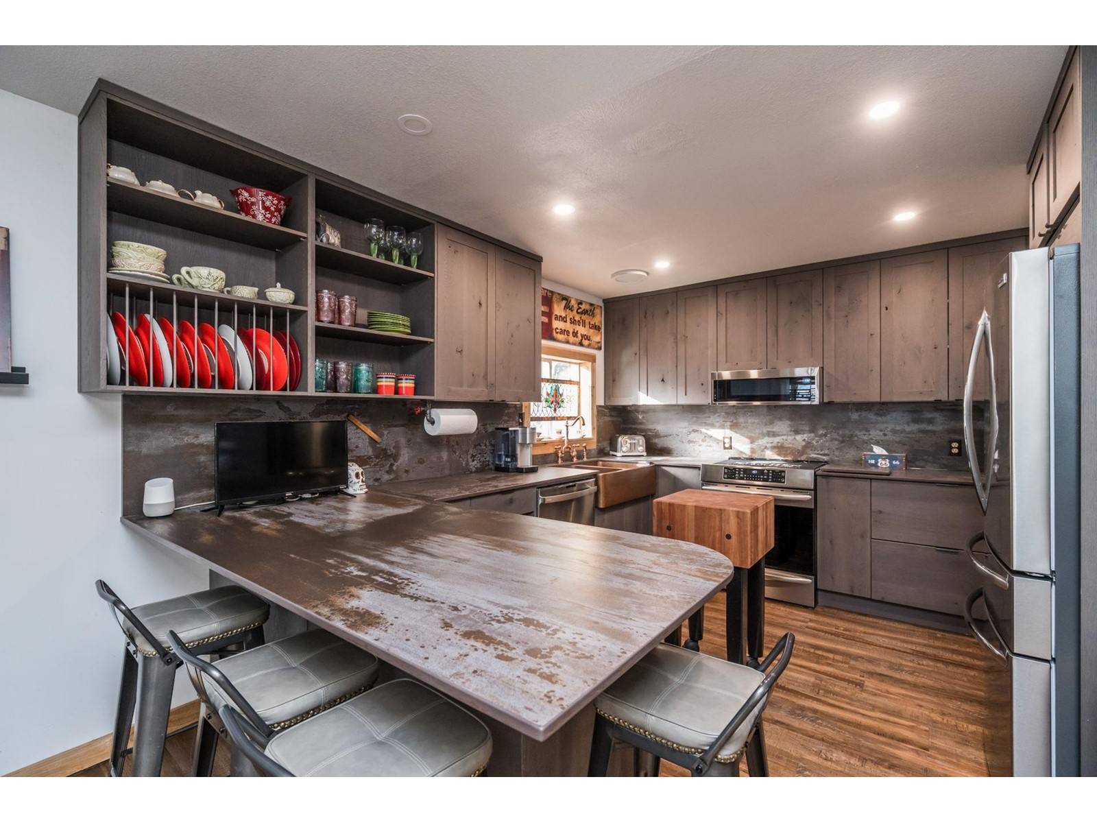 Hope, BC V0X1L4,695 HUDSON BAY STREET|Hope