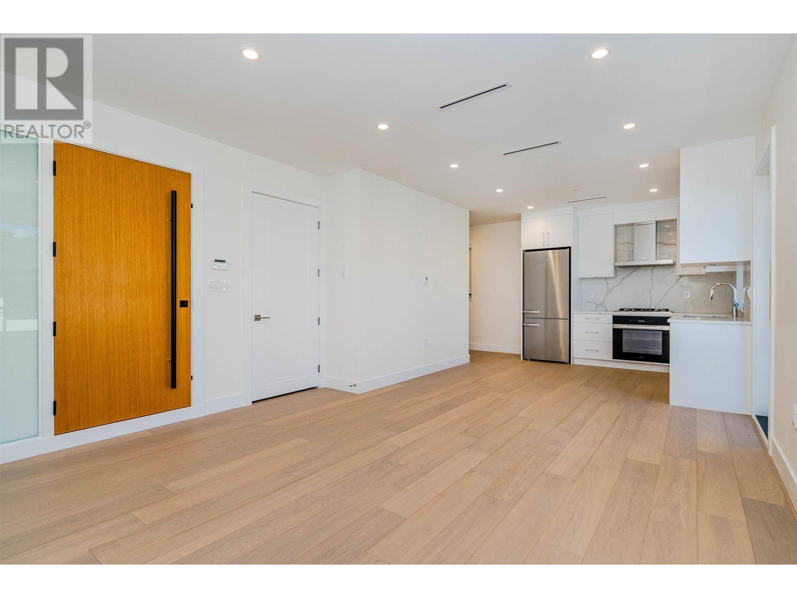 Vancouver, BC V6P4T5,8182 CARTIER STREET