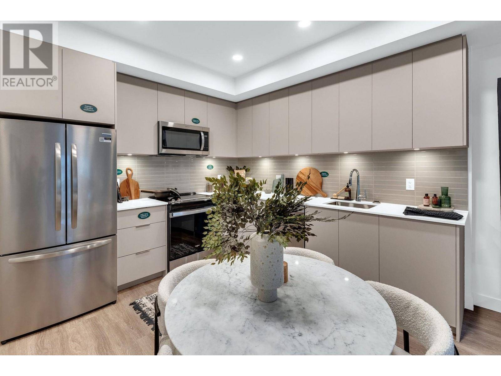 Other Islands, BC V8M2B8,2515 HACKETT CRES #A320