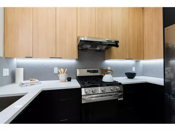 Surrey, BC V3S1R3,14446 60TH AVENUE