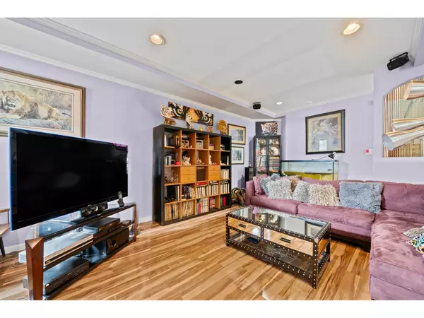 Surrey, BC V3T2G7,12986 107A AVENUE