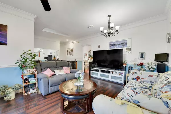 Surrey, BC V3T4S2,10338 142 STREET