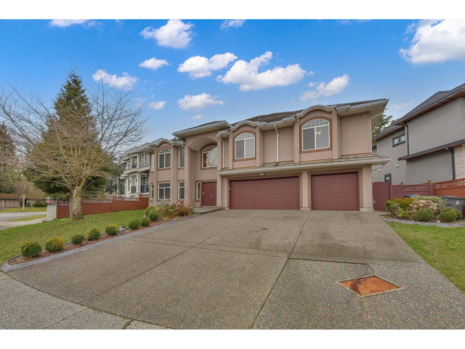 Surrey, BC V3W6C8,8677 GALWAY CRESCENT