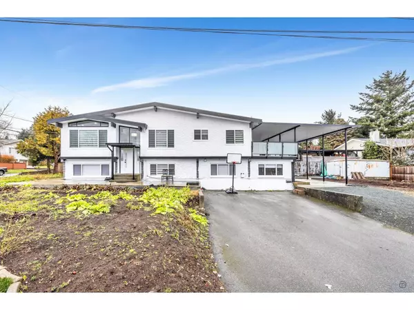 15839 CLIFF AVENUE, White Rock, BC V4B1W7