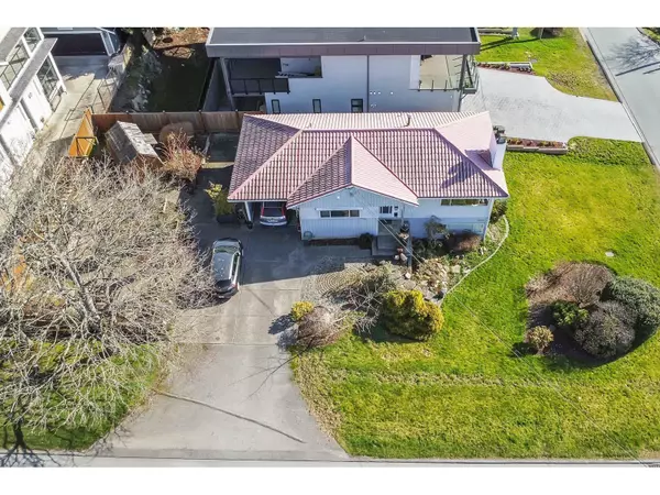 15761 CLIFF AVENUE, White Rock, BC V4B1W4