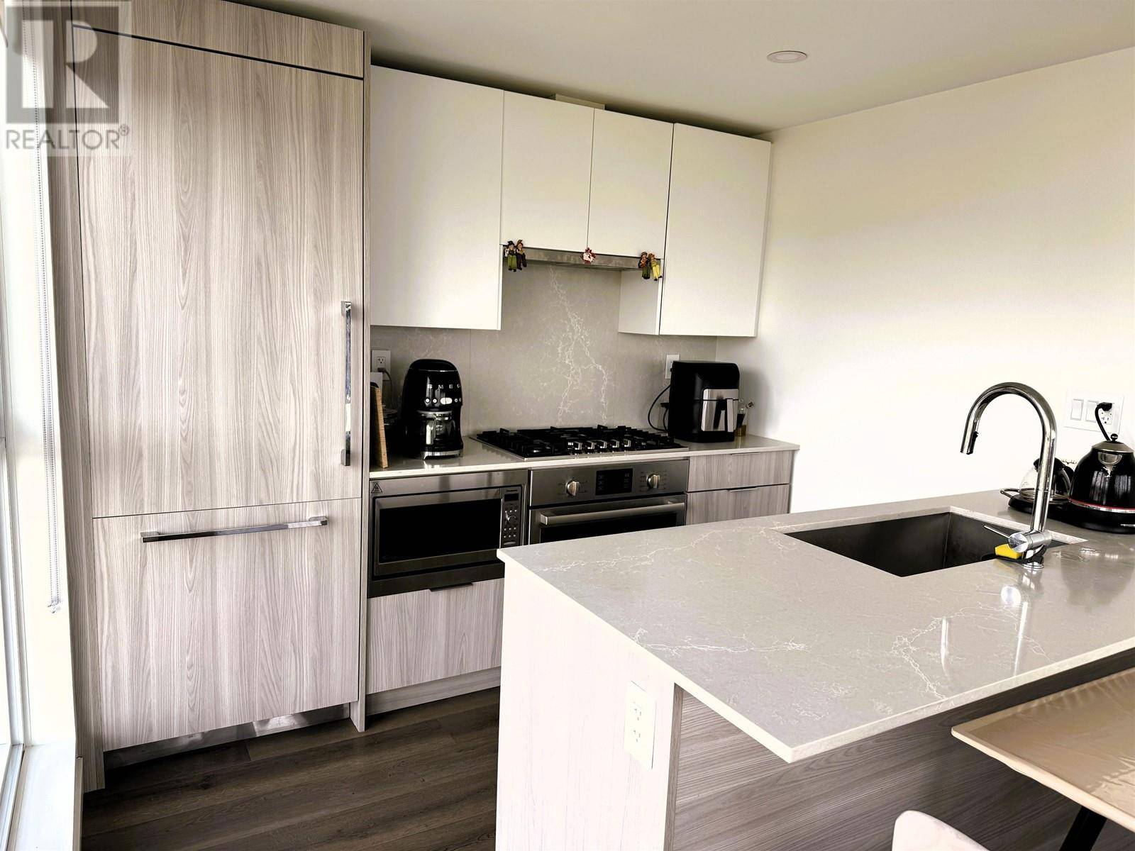 Coquitlam, BC V3K0J3,901 LOUGHEED HWY #2303