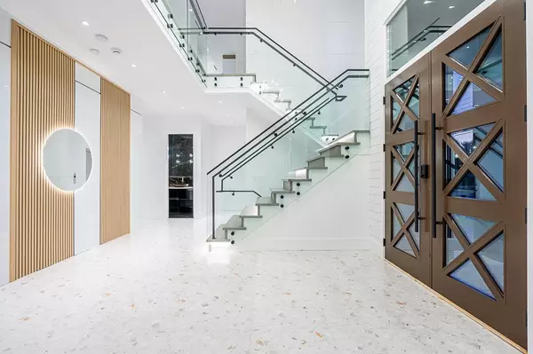 Surrey, BC V4A5H5,13528 14 STREET