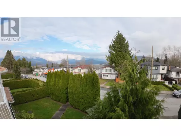 11 FELL AVENUE, Burnaby, BC V5B3Y1