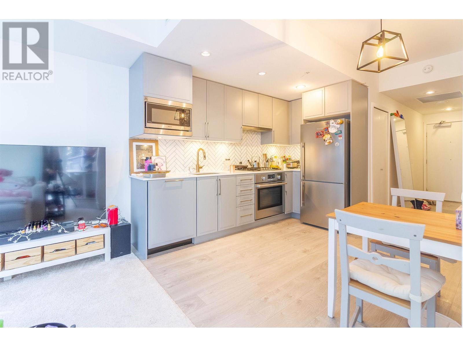 Vancouver, BC V5R5G8,2435 KINGSWAY #302