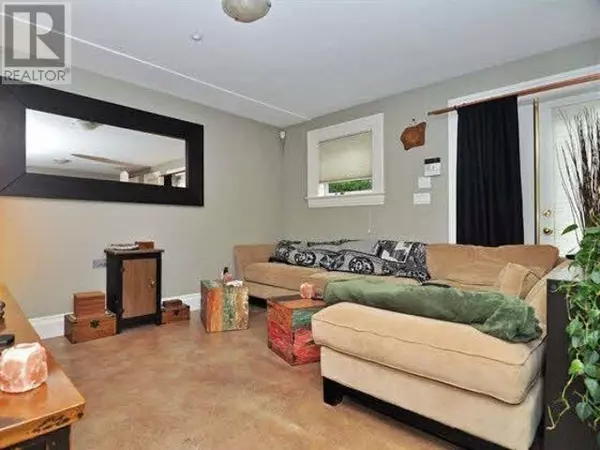 Vancouver, BC V6E1L3,1119 PENDRELL STREET