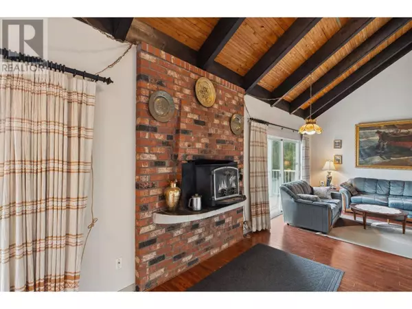 Coquitlam, BC V3B7M9,3417 ROXTON AVENUE