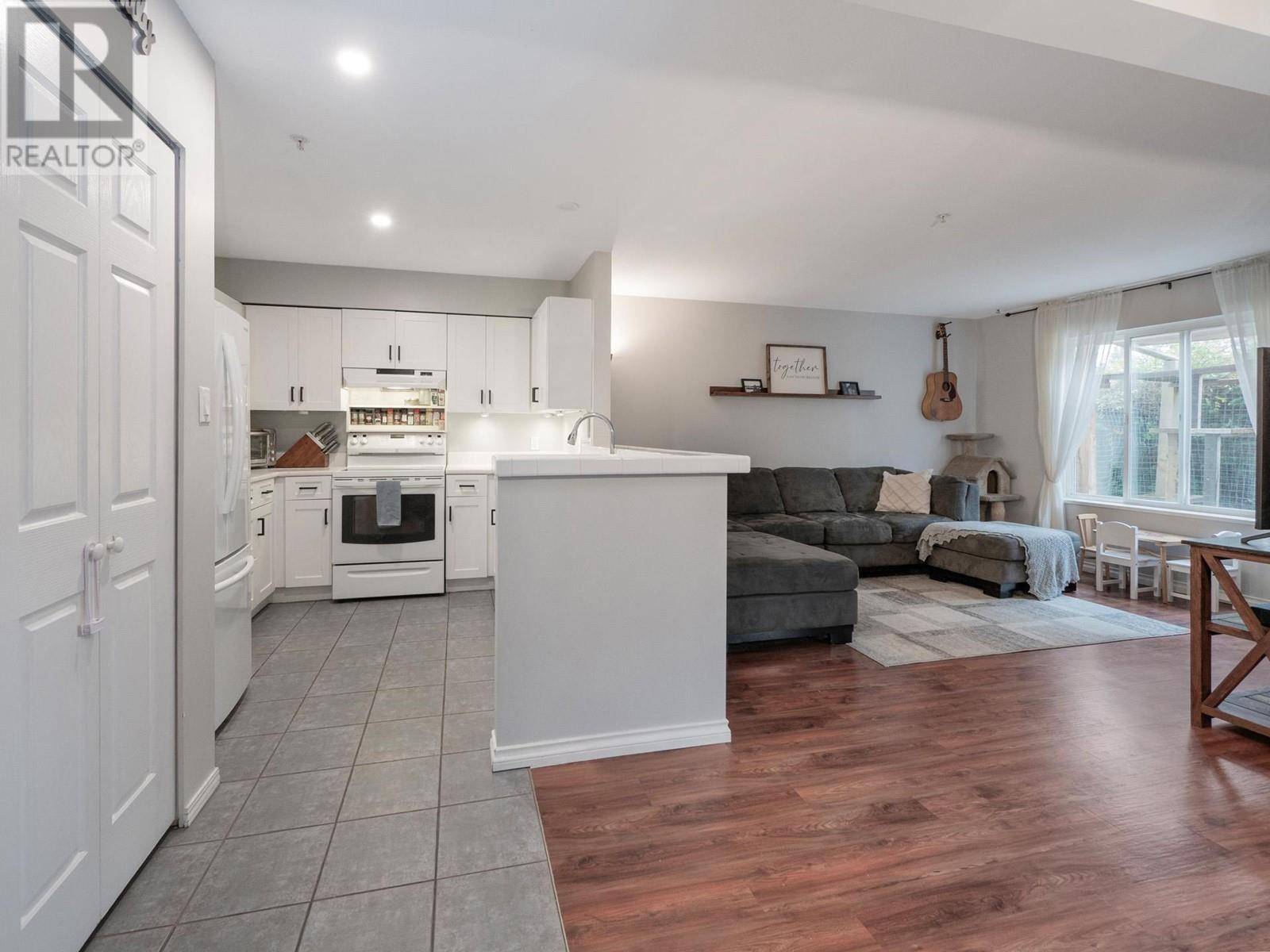 Sechelt, BC V7Z0J5,5711 EBBTIDE ST #111