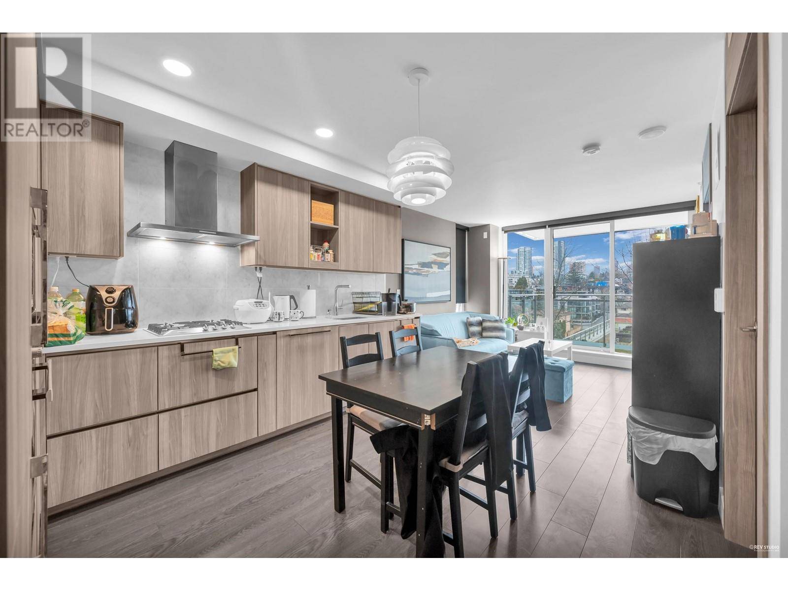 Vancouver, BC V5X0H5,433 Southwest MARINE DR #1002