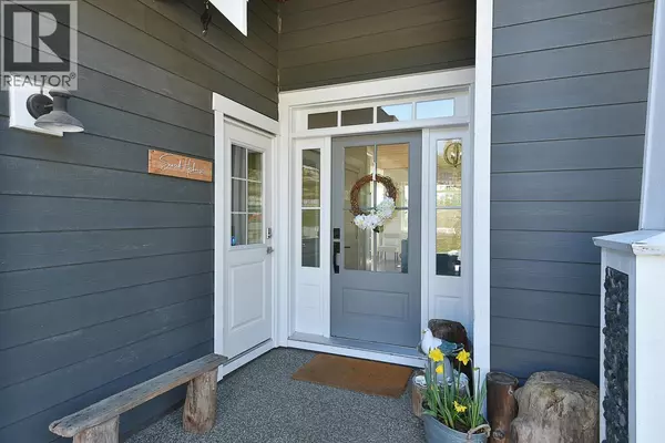 Gibsons, BC V0N1V1,605 WOODLAND AVENUE