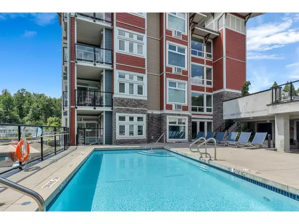 2242 WHATCOM RD #305, Abbotsford, BC V3G0G3