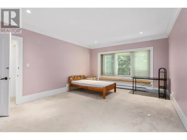 Vancouver, BC V6R1N4,4678 W 3RD AVENUE