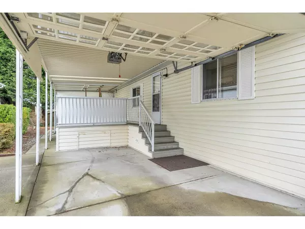 Surrey, BC V4A5A2,2062 KING GEORGE #105