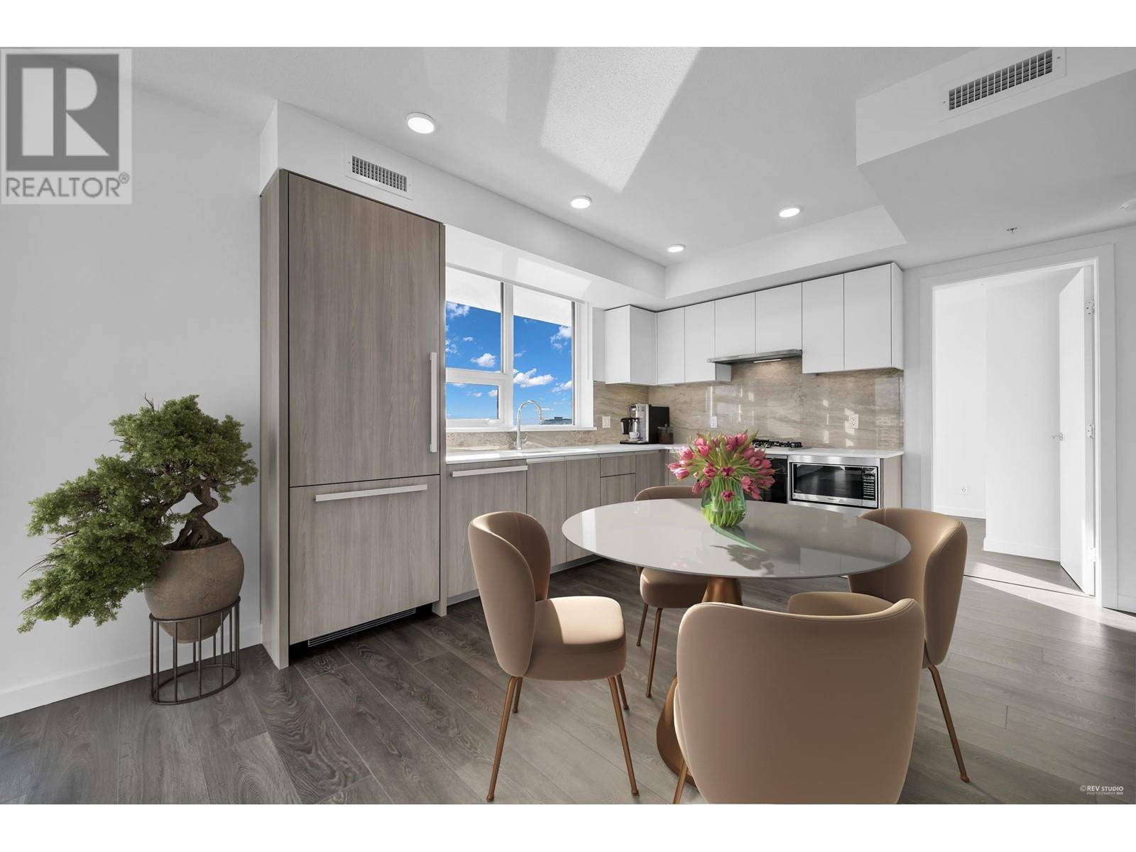 Richmond, BC V6Y0M3,6633 BUSWELL ST #1407