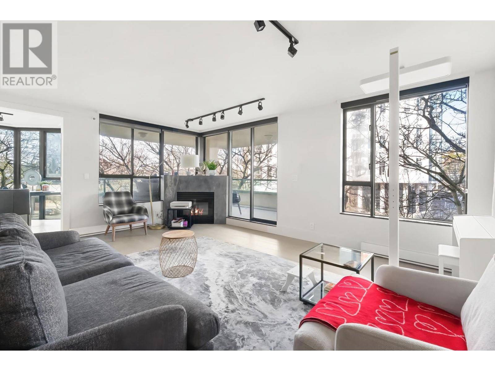 West Vancouver, BC V7T2Y4,328 TAYLOR WAY #3D